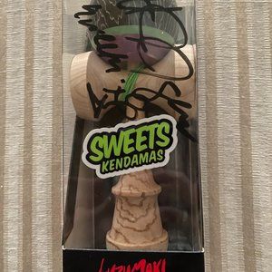 LUZUMAKI KENDAMA SIGNED ON CUP AND 2 SIGNATURES ON BOX NEW